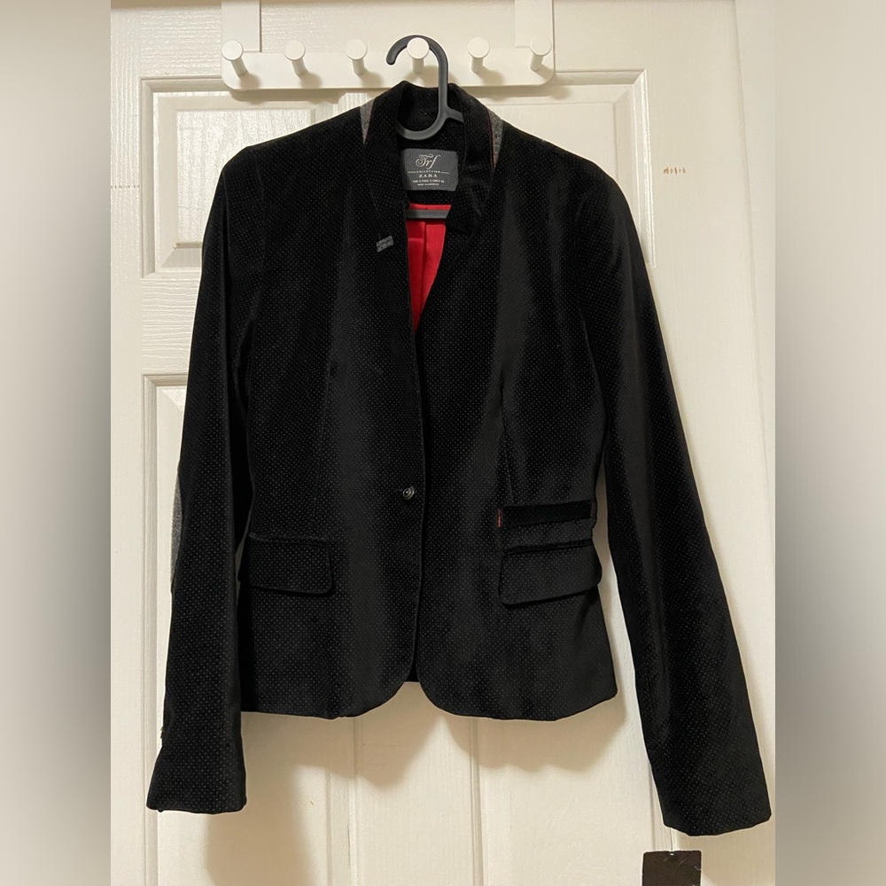 Gorgeous ZARA velvet suit jacket with elbow patches!